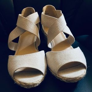 Women’s espadrilles shoe with low heel